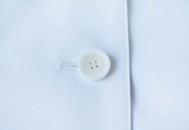 CoHAC白衣のボタン